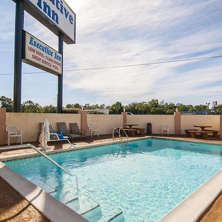 Executive Inn Ferry Pass 外观 照片