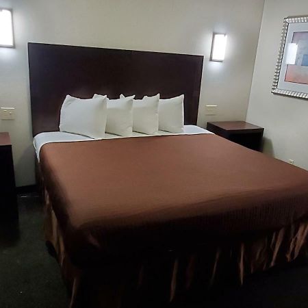 Executive Inn Ferry Pass 外观 照片