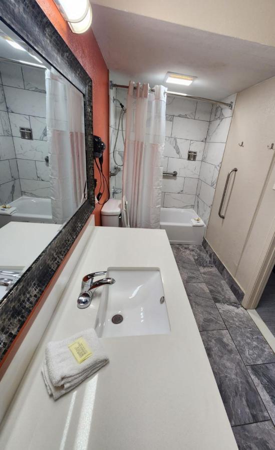 Executive Inn Ferry Pass 外观 照片