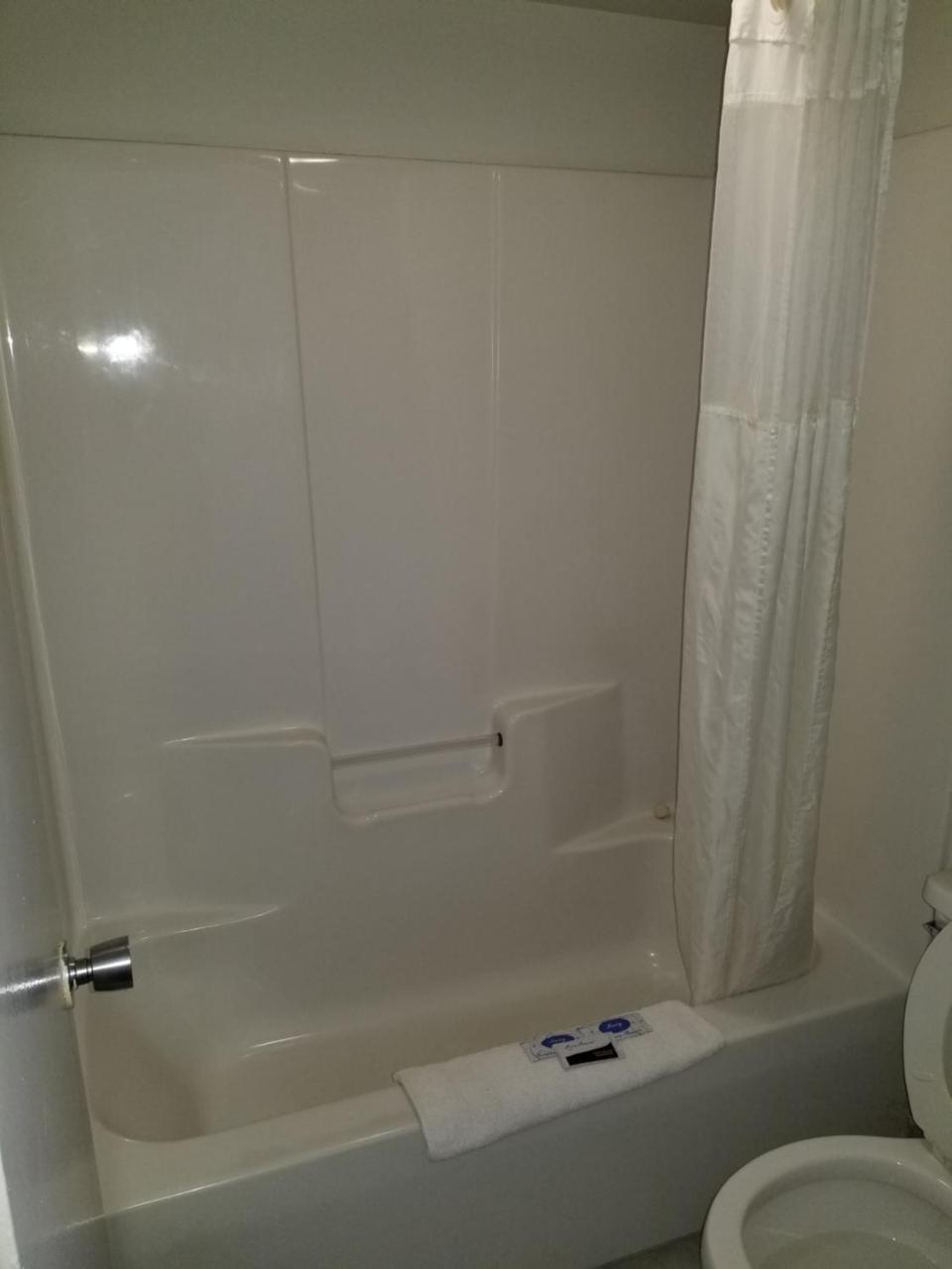 Executive Inn Ferry Pass 外观 照片
