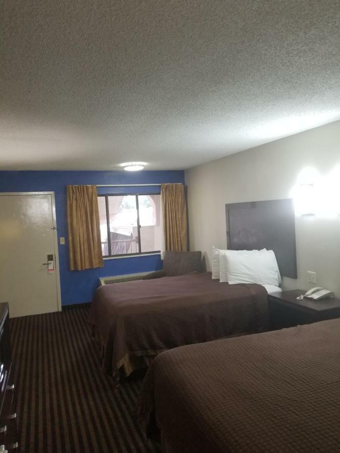 Executive Inn Ferry Pass 外观 照片